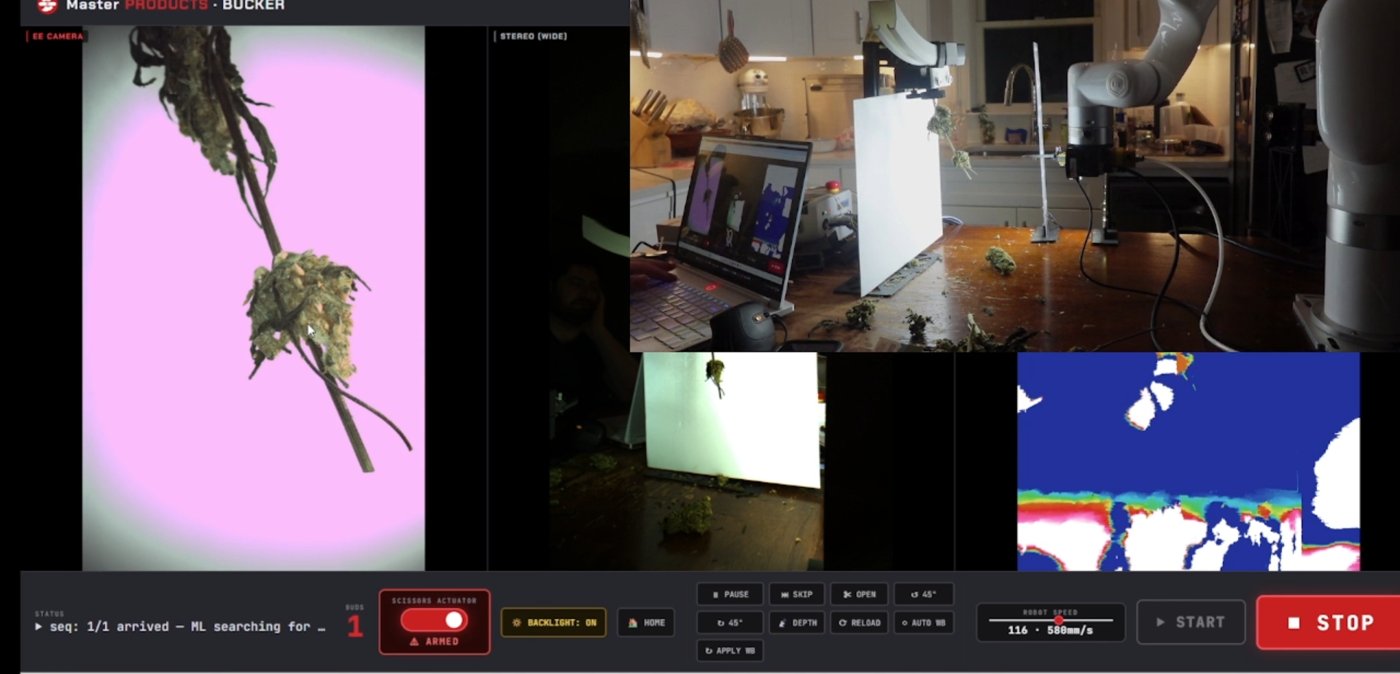 The Ai Bucker's browser interface: end-effector camera, wide stereo view, live depth map, status bar and START/STOP controls